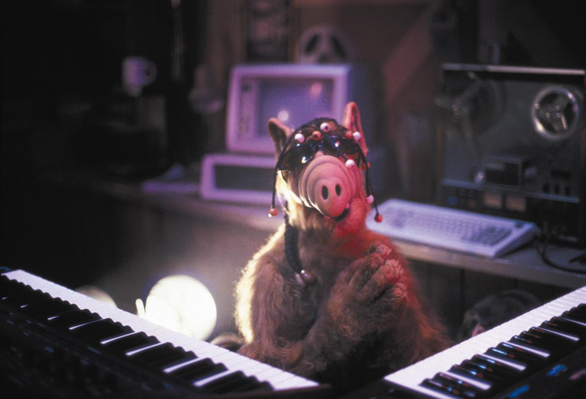 6 extremely unsettling things from ALF that no one talks about